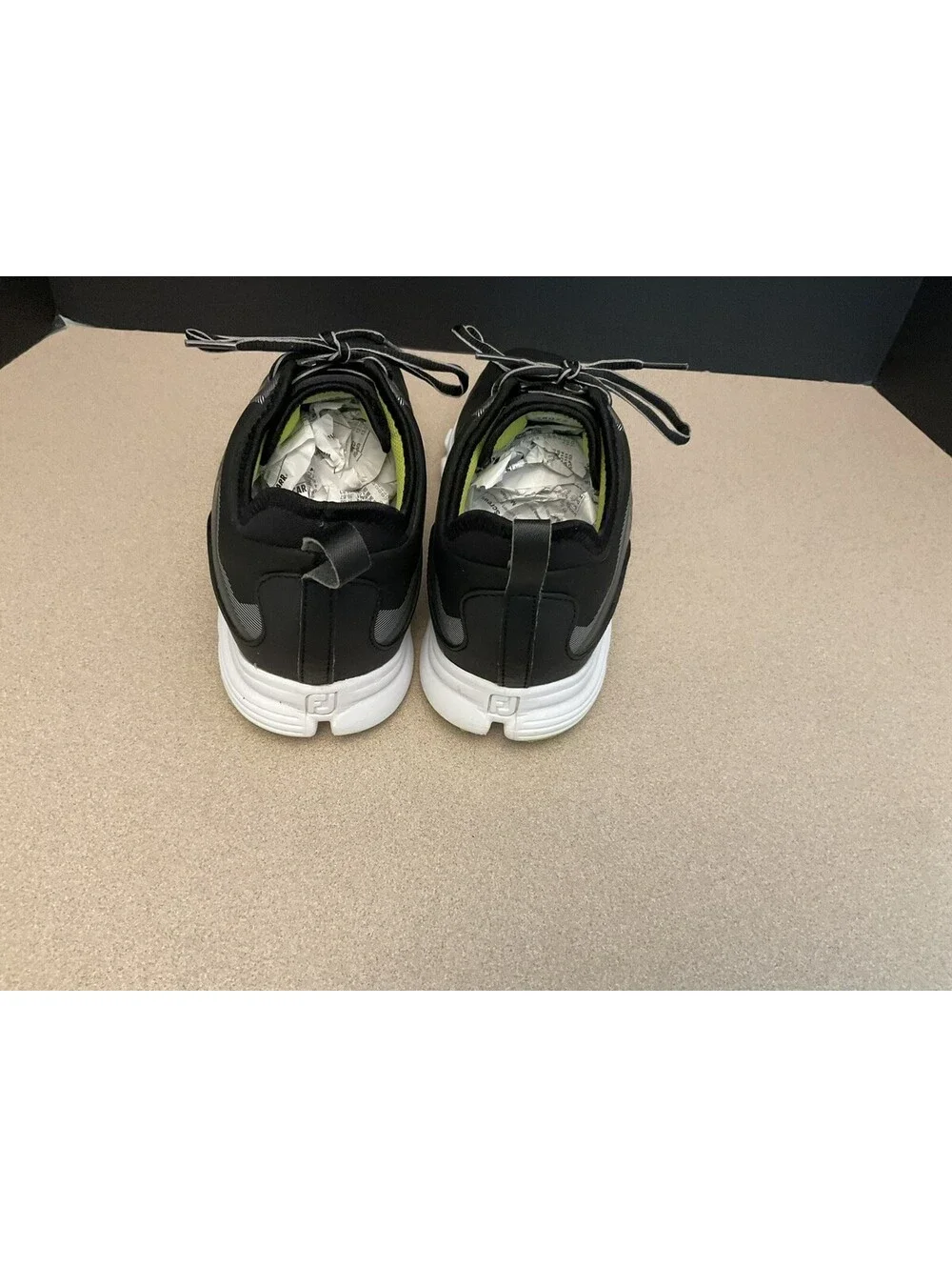 Mens FootJoy SuperLites XP Spikeless Golf Shoes. Size 9 Wide. Great Condition!!!